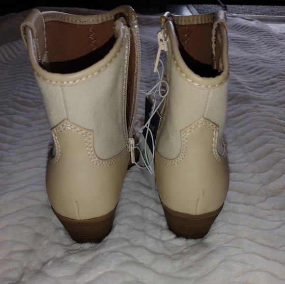 Kay Boots - Picture 3 of 6